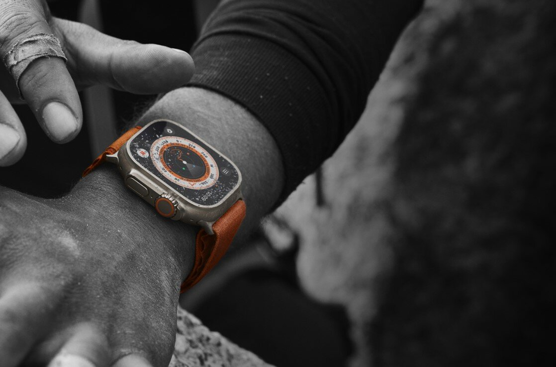 Smartwatch Apple Watch Ultra GPS + Cellular 49mm MNHK3WB/A pokazany włączony kompas