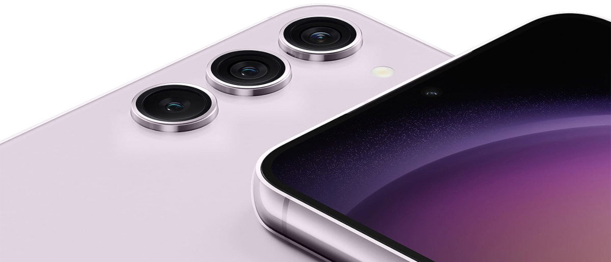 Smartfon Samsung Galaxy S23 widok na aparat tylni i przedni znajdujący się w smartfonie
